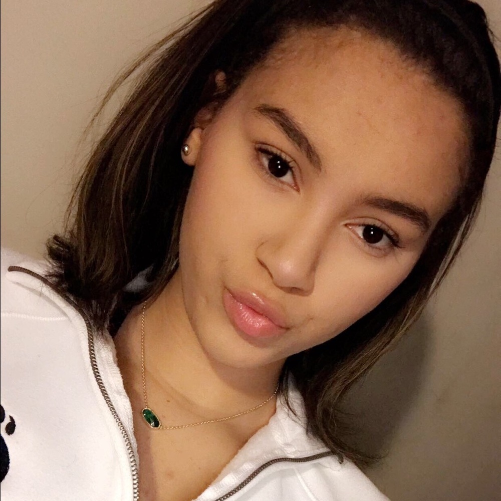 Meet your Posher, Makenzie