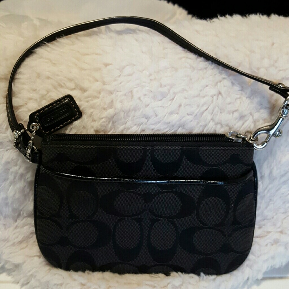 Coach wristlet - Picture 2 of 7