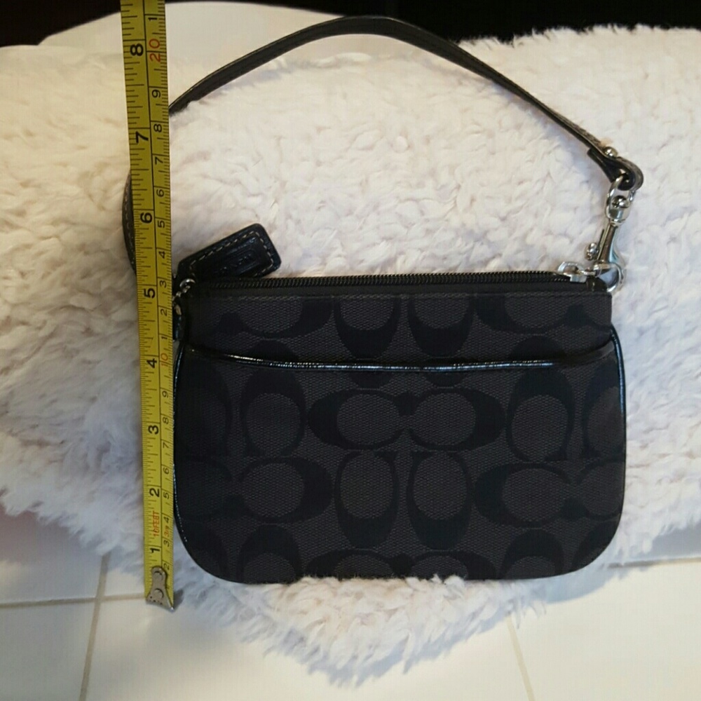 Coach wristlet - Picture 3 of 7