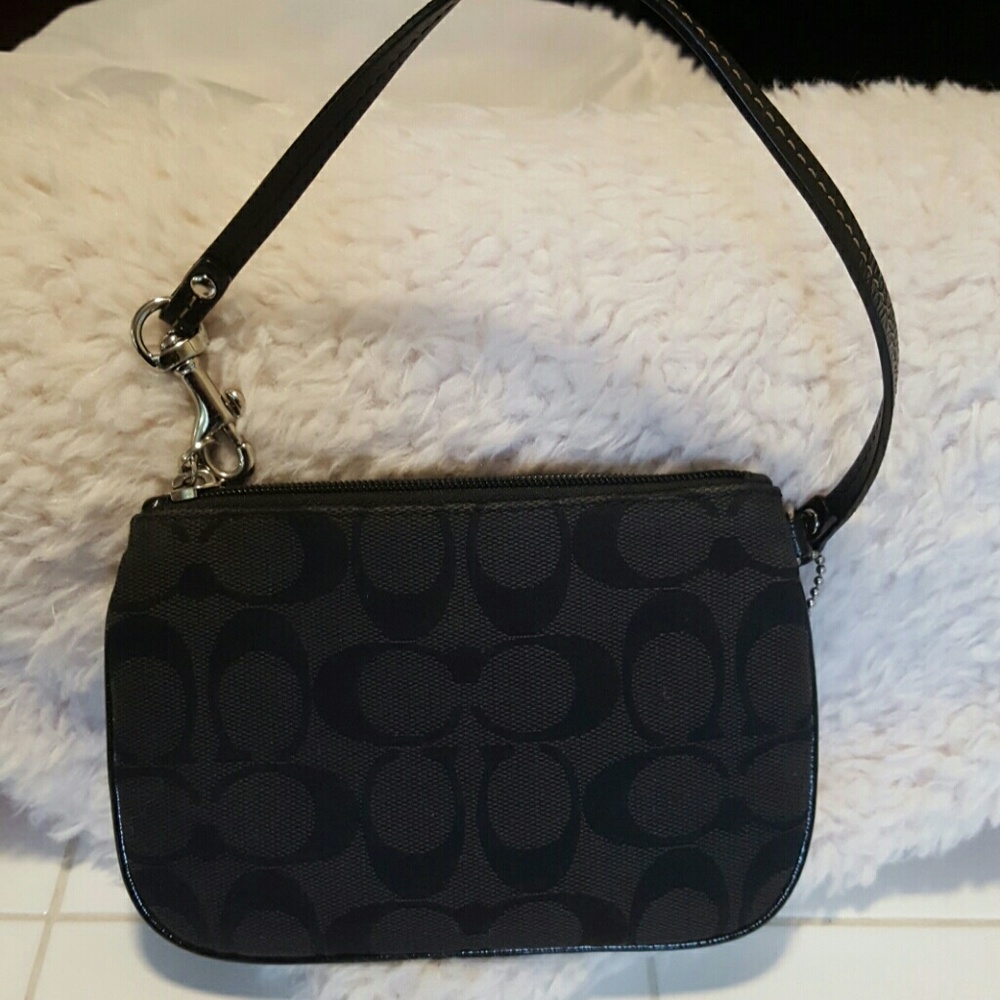 Coach wristlet - Picture 7 of 7