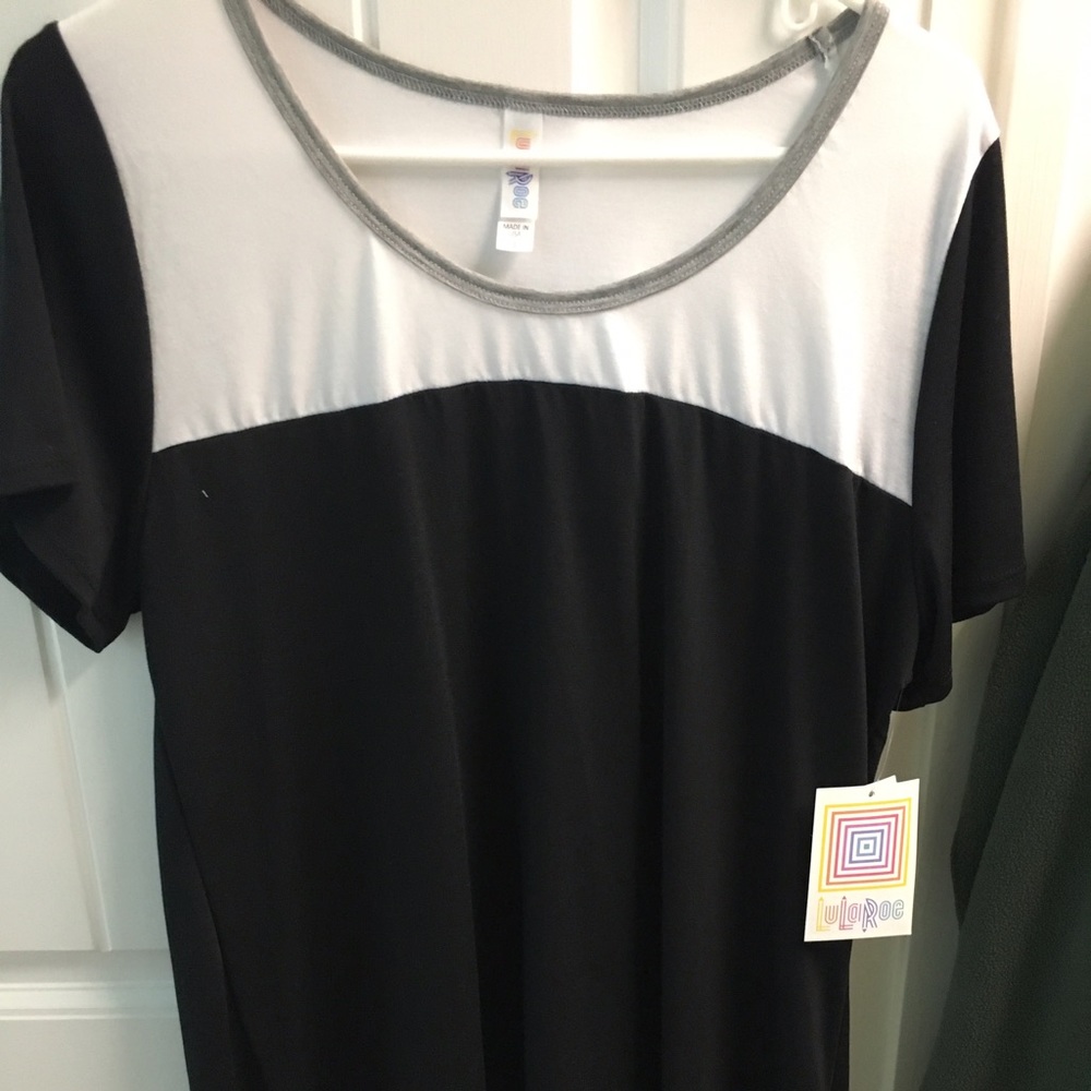 NWT Lularoe Classic T