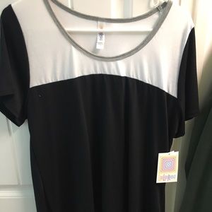 NWT Lularoe Classic T
