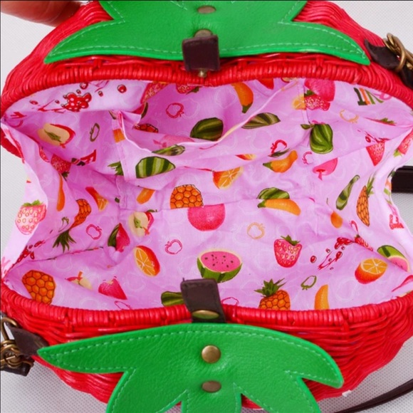 ❌SOLD❌Strawberry straw bag - Picture 3 of 4