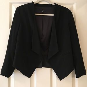 Black crop Blazer