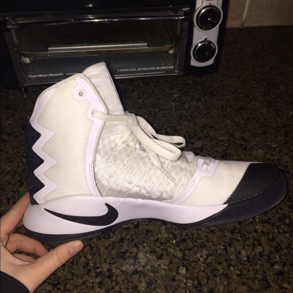 Nike Basketball Sneakers - Picture 3 of 4
