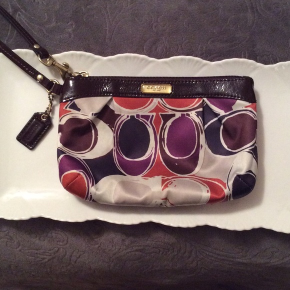 Coach Handbags - Coach Wristlet