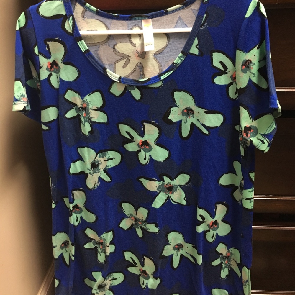 EUC Lularoe Classic T