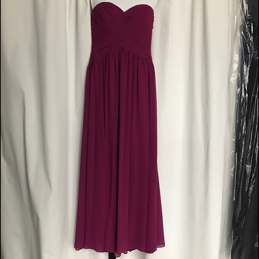 Strapless dress. B2