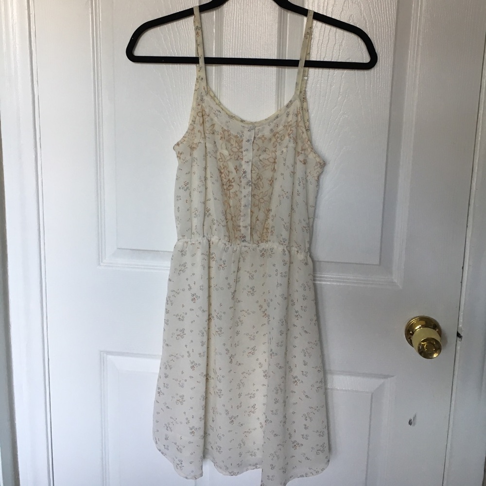 URBAN OUTFITTERS WHITE FLORAL SUNDRESS