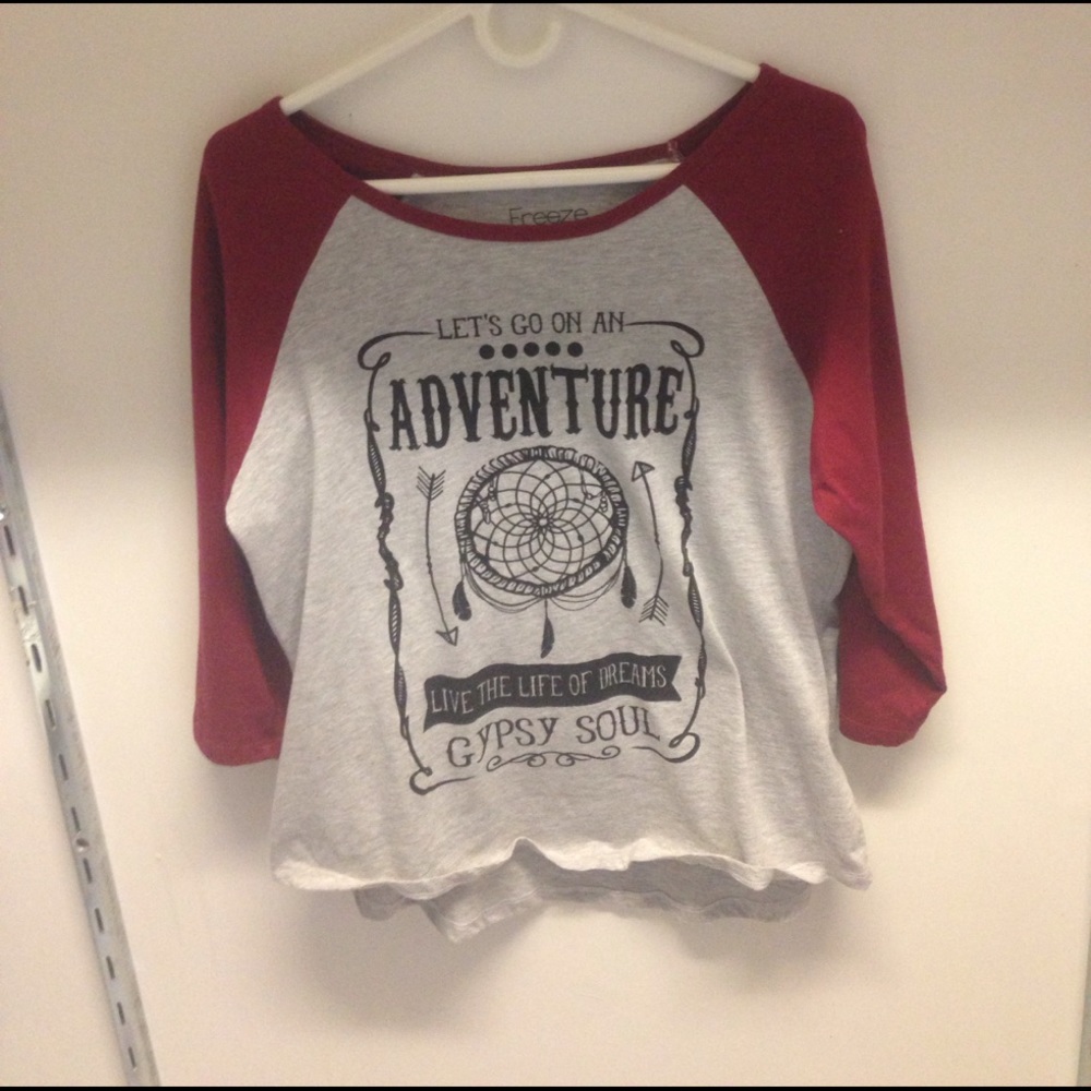 ✨MUST GO✨ Gray and Maroon Graphic Tee