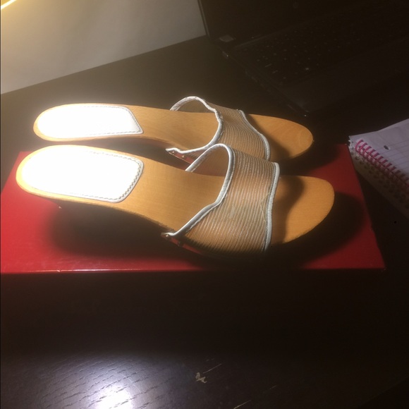 Clogs - Picture 2 of 2