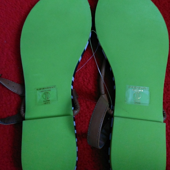 Sandals - Picture 2 of 3