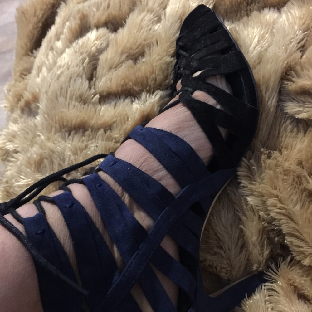 Shoe - Picture 2 of 4
