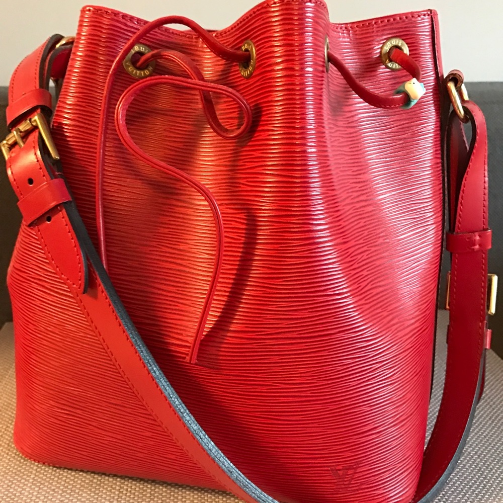 Authentic Louis Vuitton Red Epi Petit Noe - Picture 1 of 5