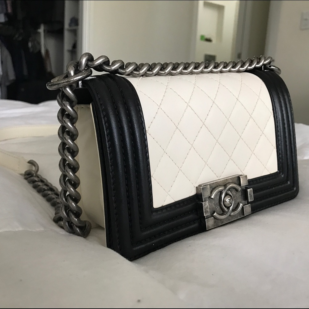 ❌JUST SOLD❌Chanel Le Boy Beige Black Lambskin - Picture 1 of 4