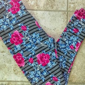 HOT NEW ROSE PRINT! Lularoe leggings TC