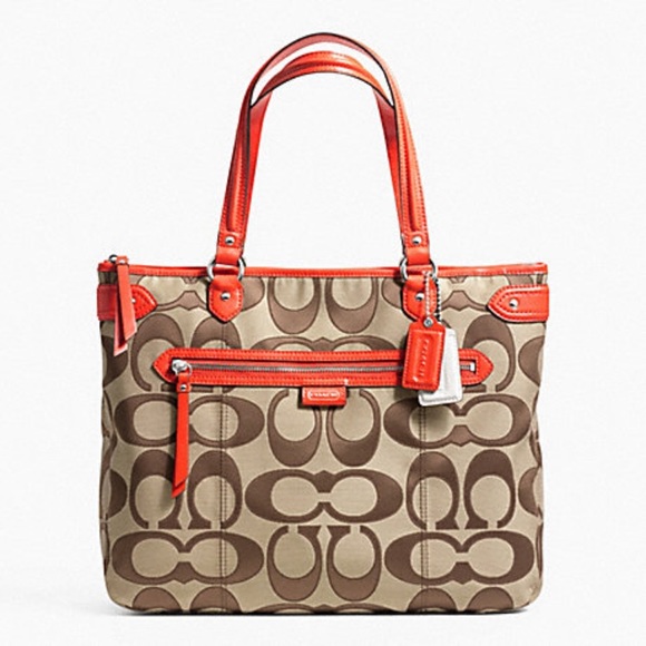Coach Handbags - NWT COACH DAISY OUTLINE SIG EMMA TOTE