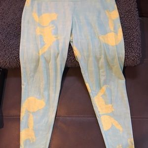 Lularoe leggings I'm trying to find a shirt to go