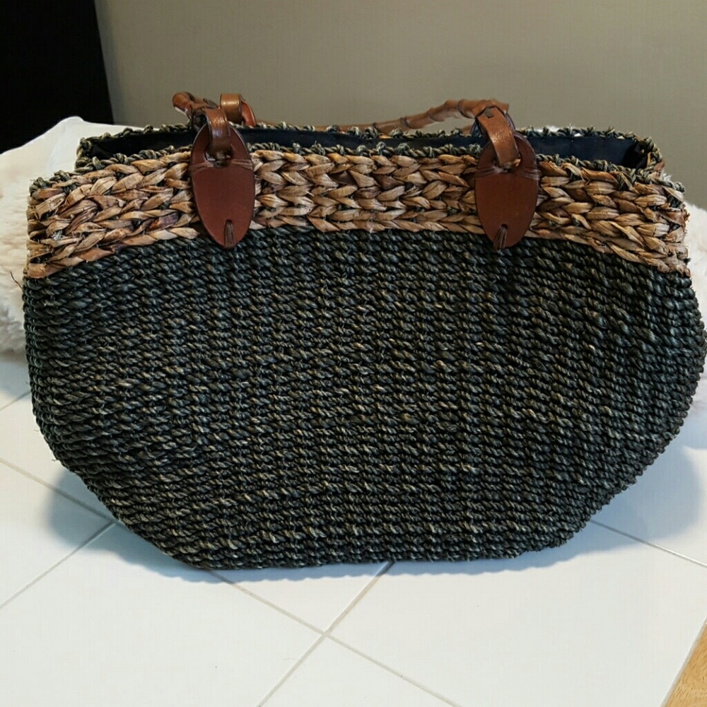 Fun wicker shoulder bag