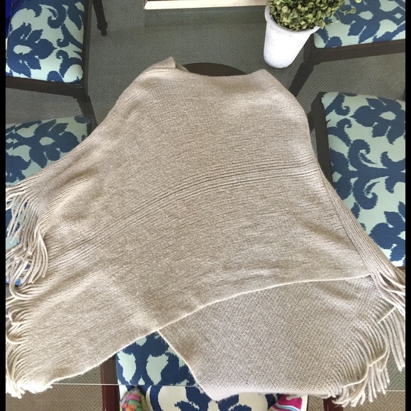 Tan poncho - Picture 3 of 3