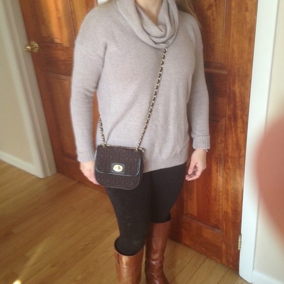 🎉SALE!🎉Banana Republic Black & Brown Crossbody - Picture 4 of 8