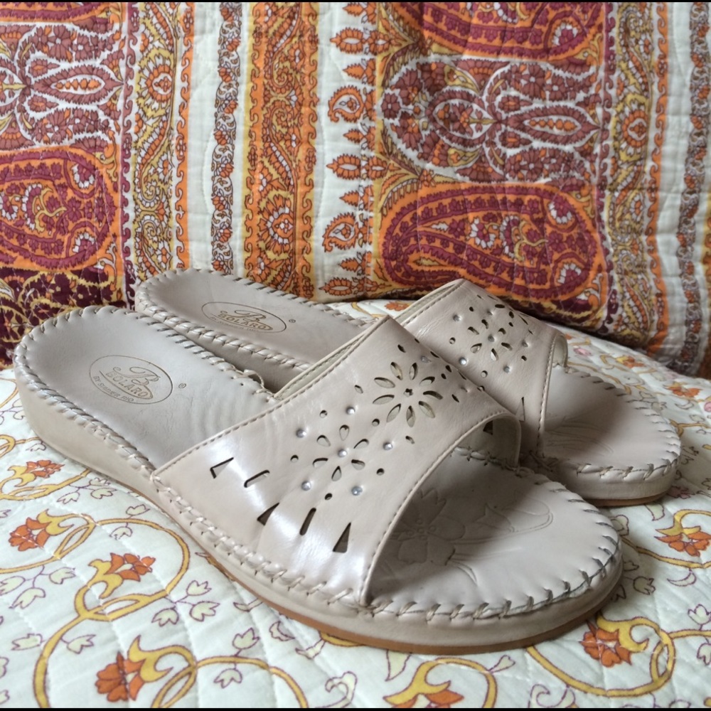 Light tan slides with slight heel