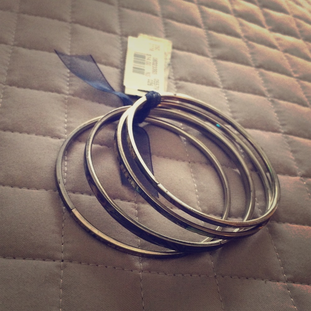 Set of 4 bracelets