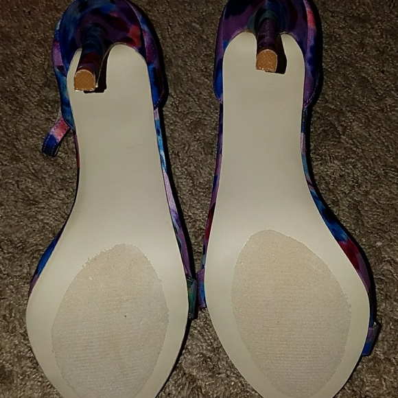 Heels - Picture 2 of 4