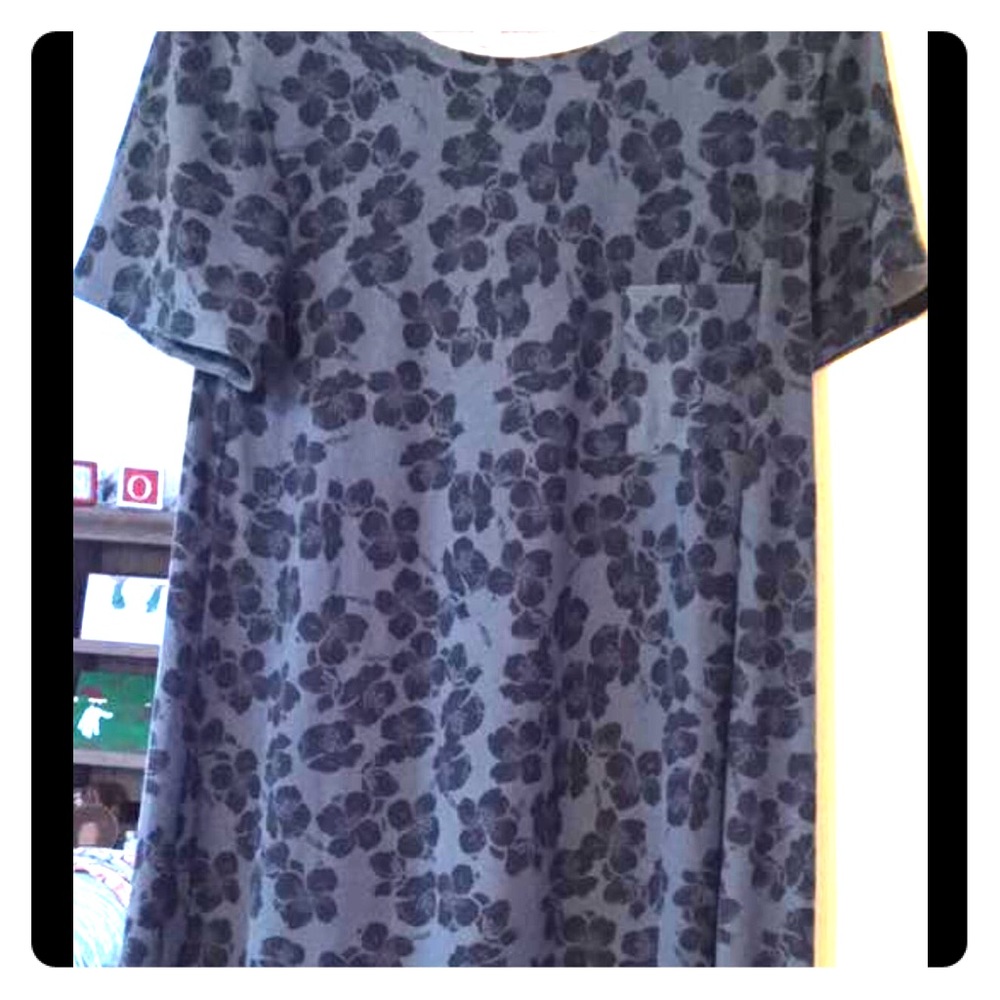 Medium NWOT LuLaRoe Carly