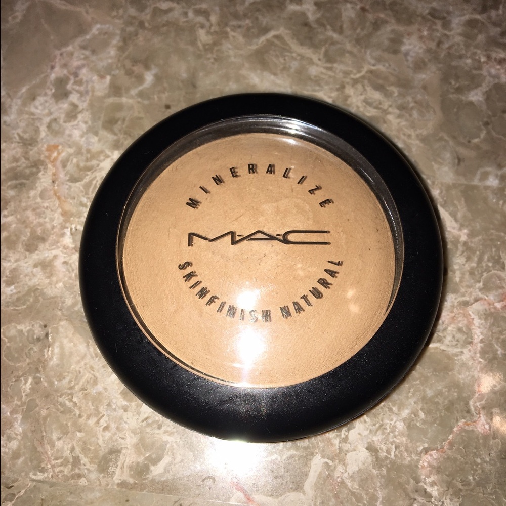 Mac Mineralized Skinfinish Natural in Medium Dark