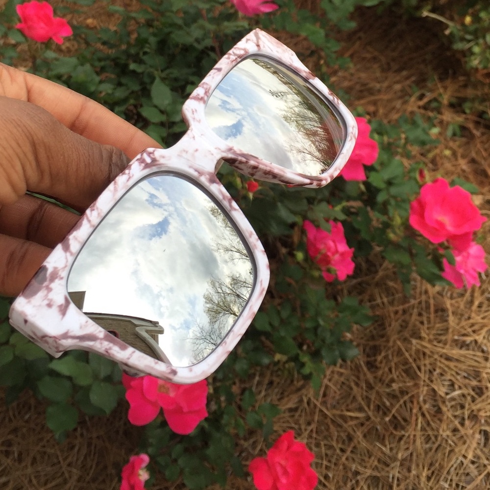 UV400 Stylish Neutral Sunnies - Picture 2 of 4