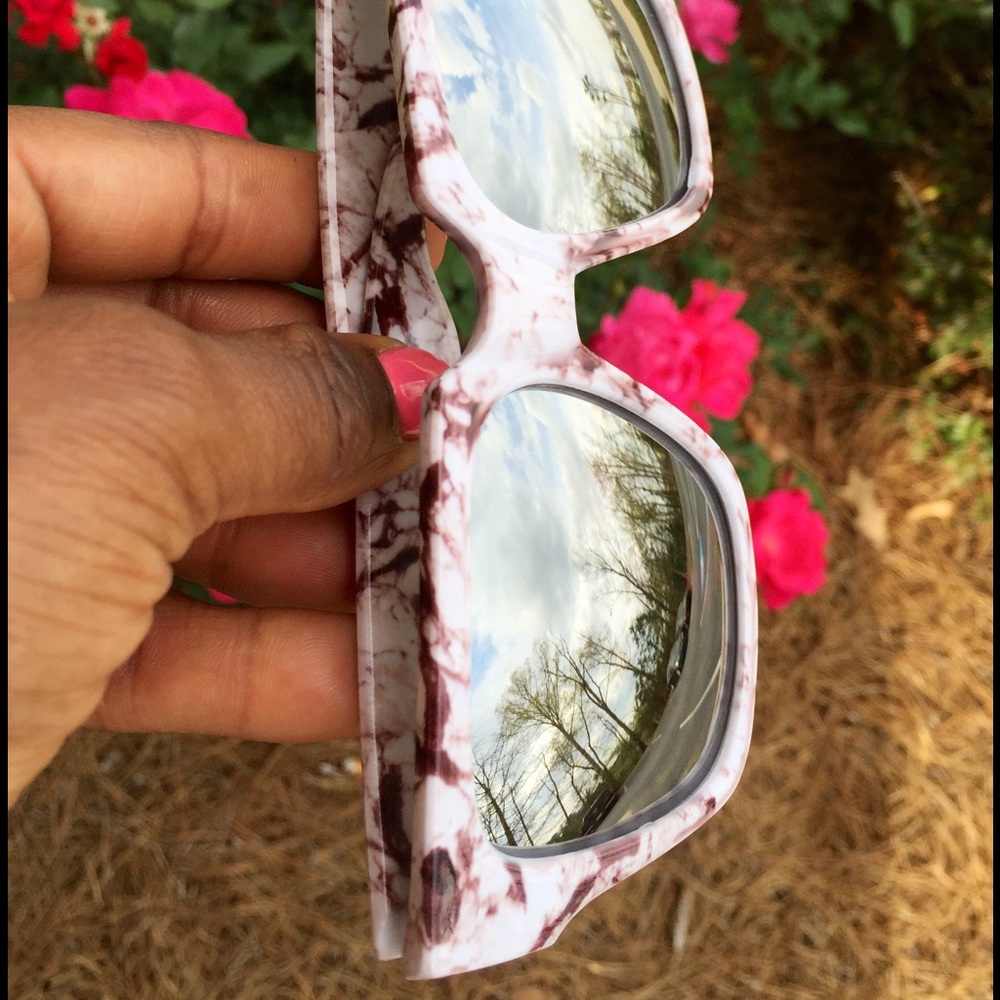 UV400 Stylish Neutral Sunnies - Picture 3 of 4