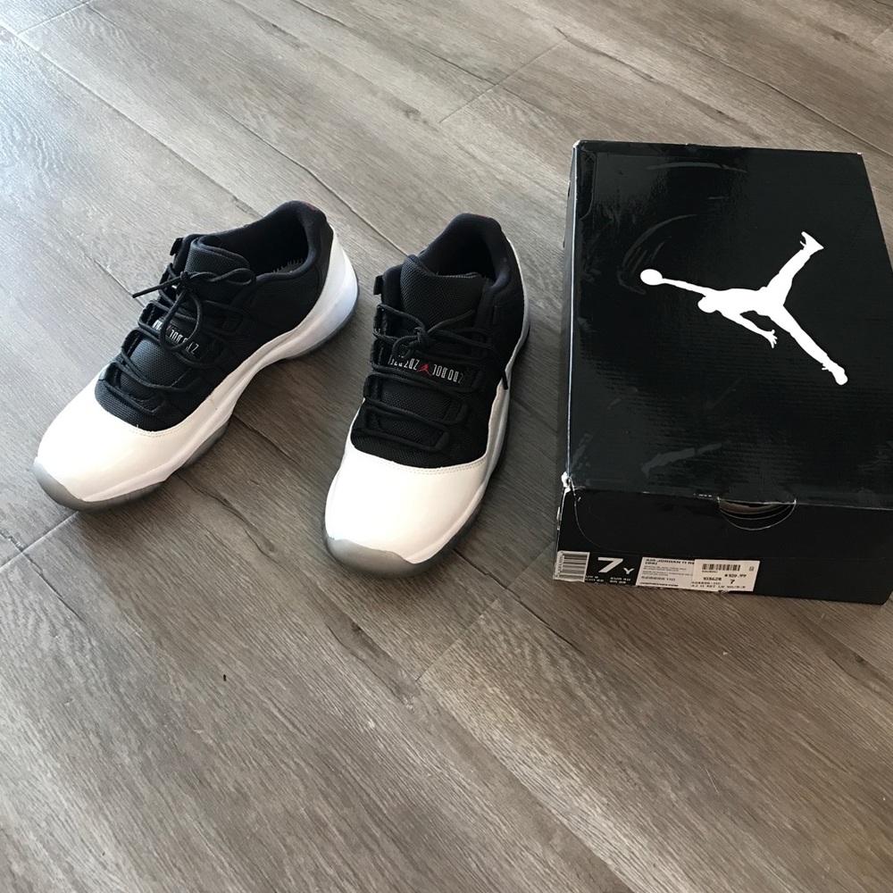 Jordan 11 RETRO LOWS