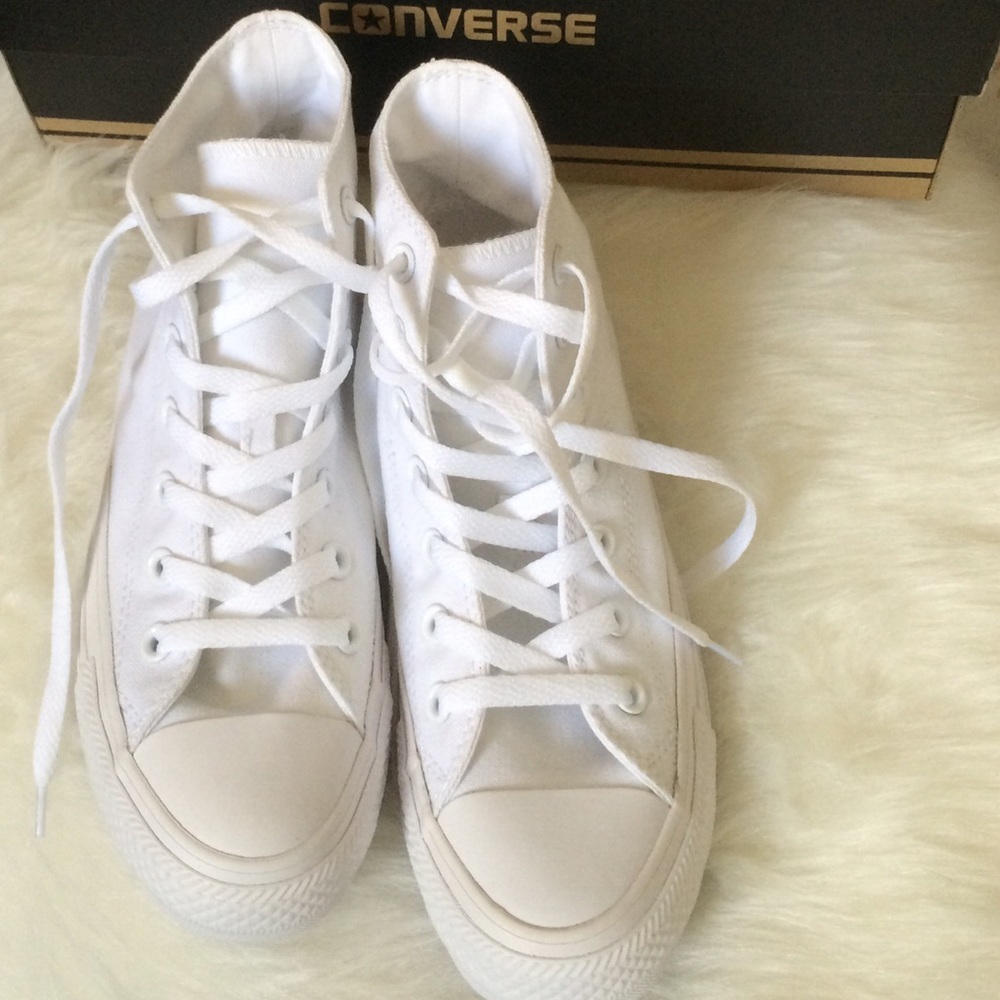 ✨FIRM PRICE! WOMENS SIZE 7 SHOES WHITE - Picture 3 of 4