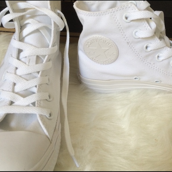 ✨FIRM PRICE! WOMENS SIZE 7 SHOES WHITE - Picture 2 of 4