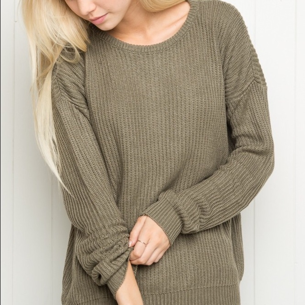BRANDY MELVILLE GREEN SWEATER
