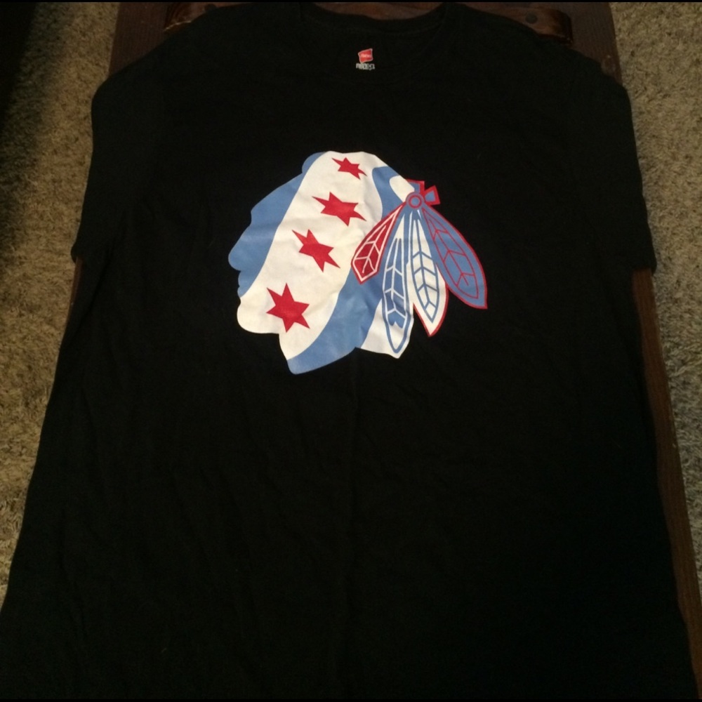 Men's Chicago Blackhawks size XL flag shirt
