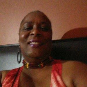 Meet your Posher, Leslie