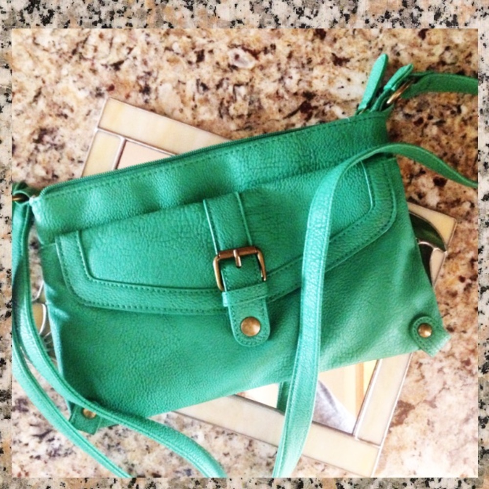 💋👛 American Eagle crossover bag