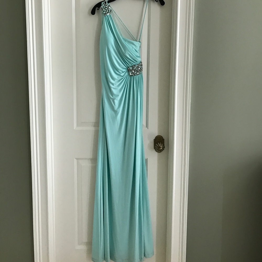 Prom dress - Picture 2 of 6