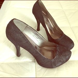 Size 8.5 Maurice's black lace heels