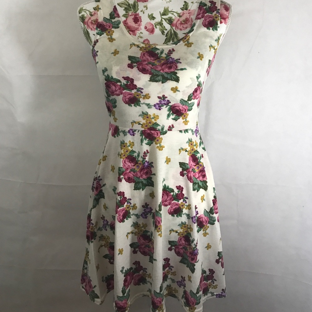 Windsor floral spring twirl dress size small