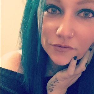 Meet your Posher, Holly