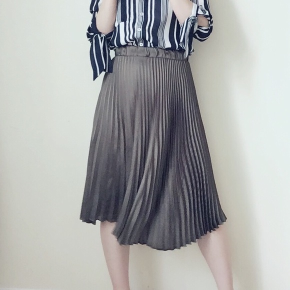 5⭐️metallic-shiny Satin pleated midi skirt olive - Picture 3 of 5