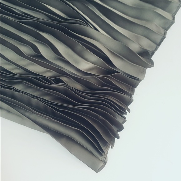 5⭐️metallic-shiny Satin pleated midi skirt olive - Picture 4 of 5