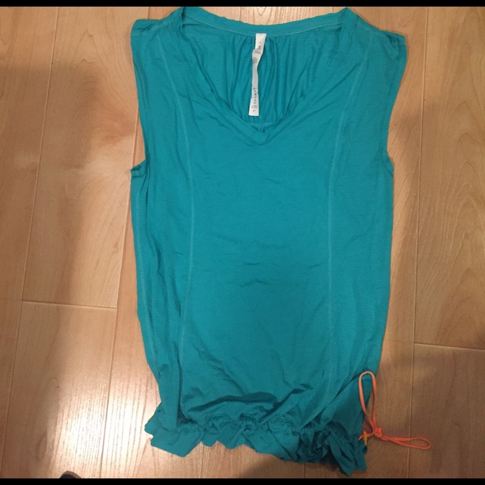 Lululemon top