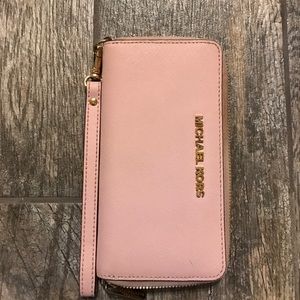 Michael Kors Wallet / iPhone clutch