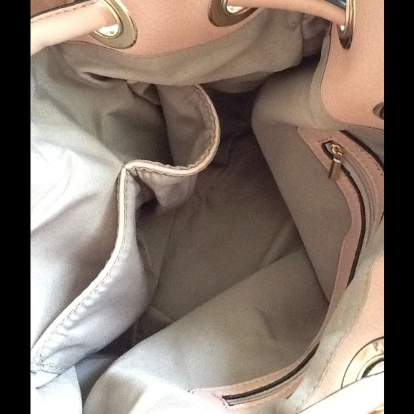 ❌SOLD❌🎉🎉 Purse & Backpack - Picture 3 of 3