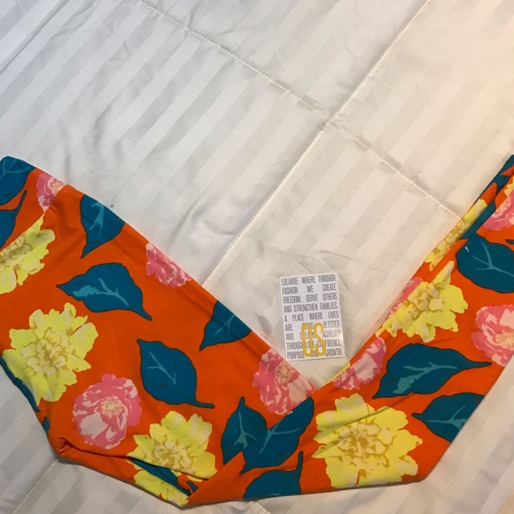SOLD! Lularoe orange flower leggings OS - Picture 2 of 5