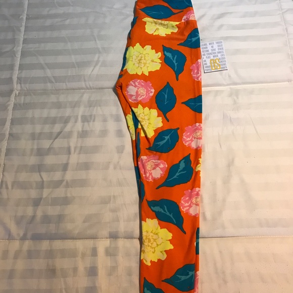SOLD! Lularoe orange flower leggings OS - Picture 3 of 5